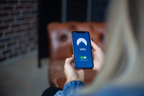 בין חופש דיגיטלי לאכיפה: האבולוציה של רגולציית הסייבר